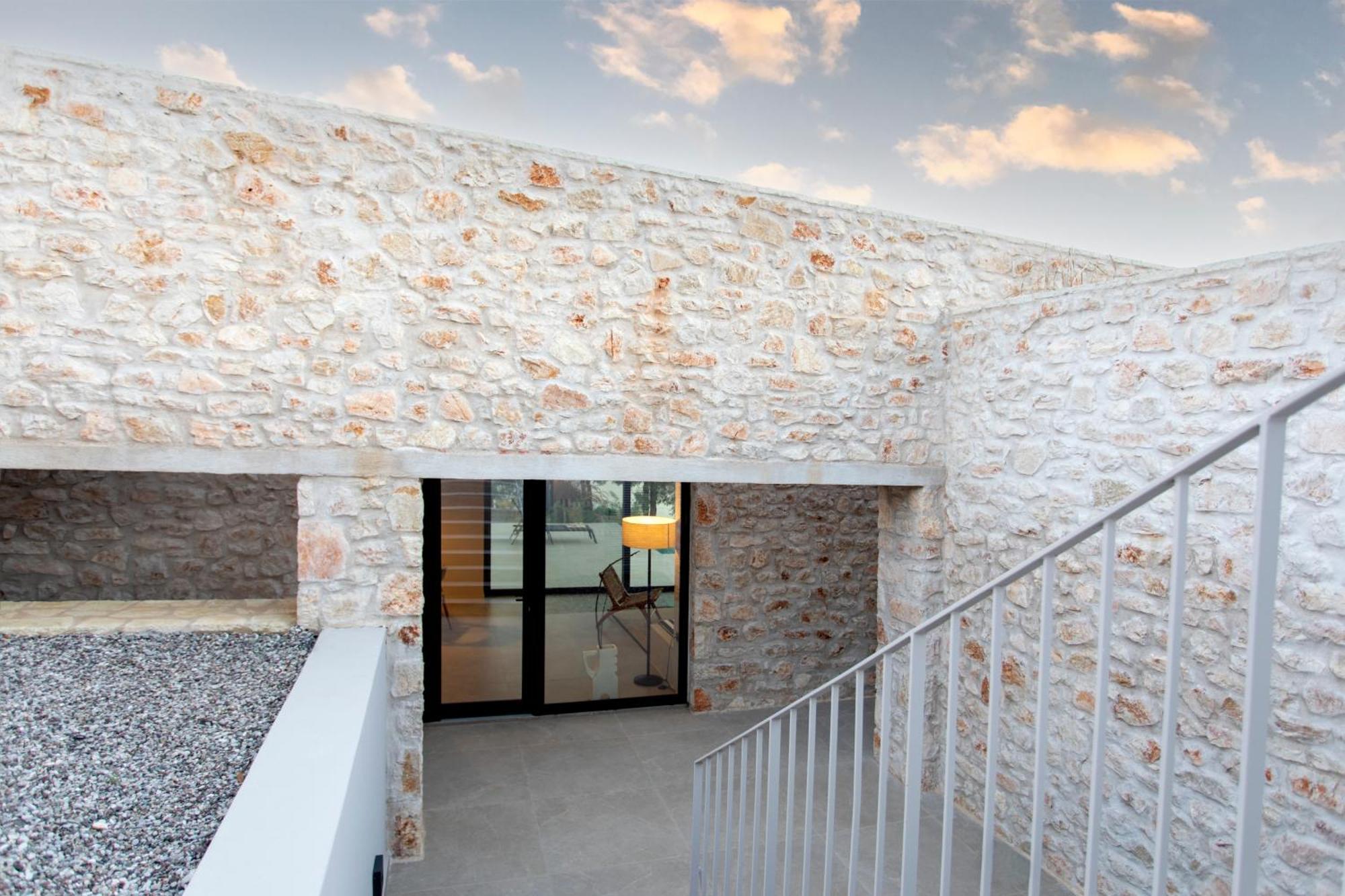Theros Estate * Amfilochia