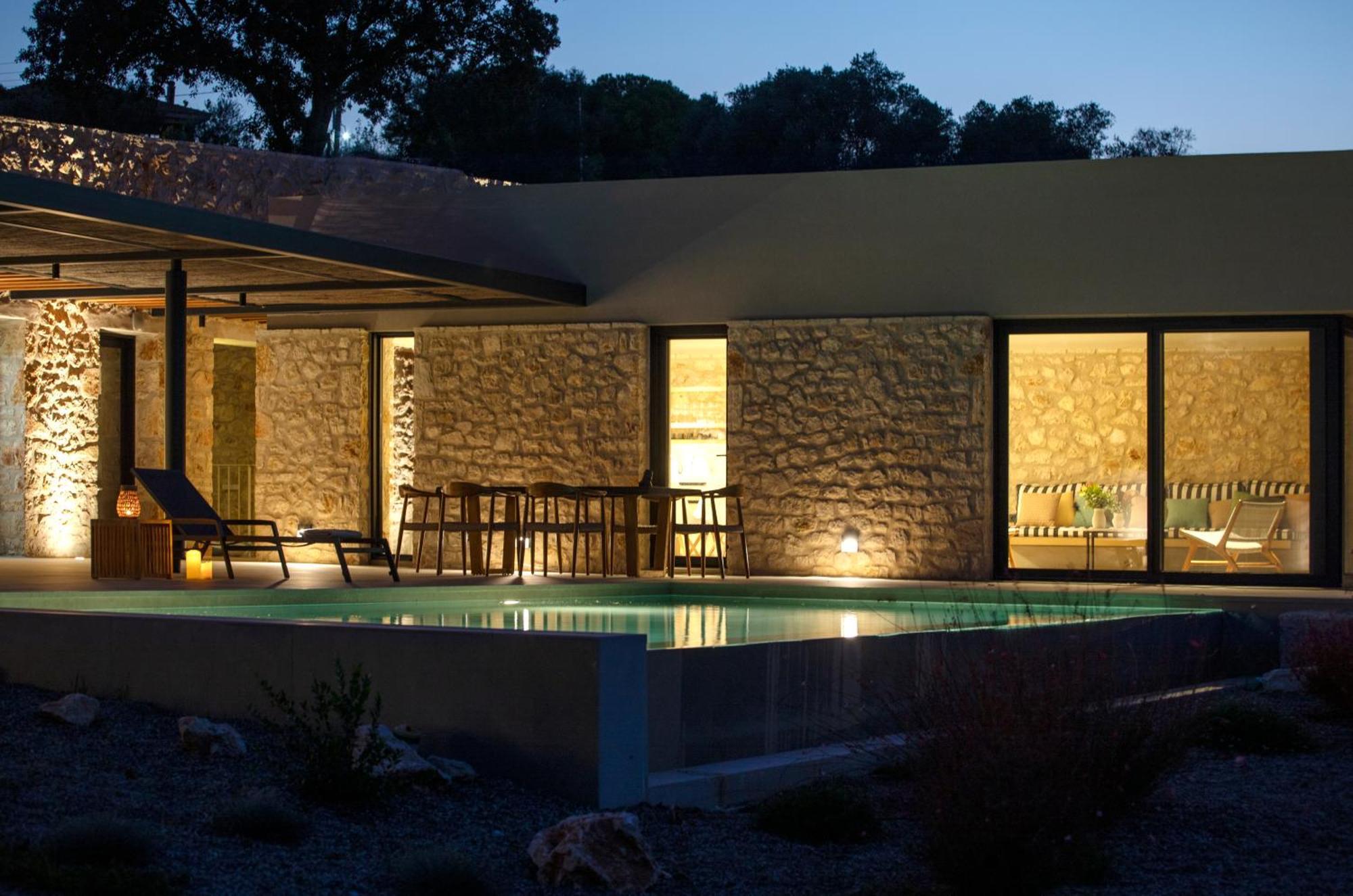 Theros Estate Villa *
