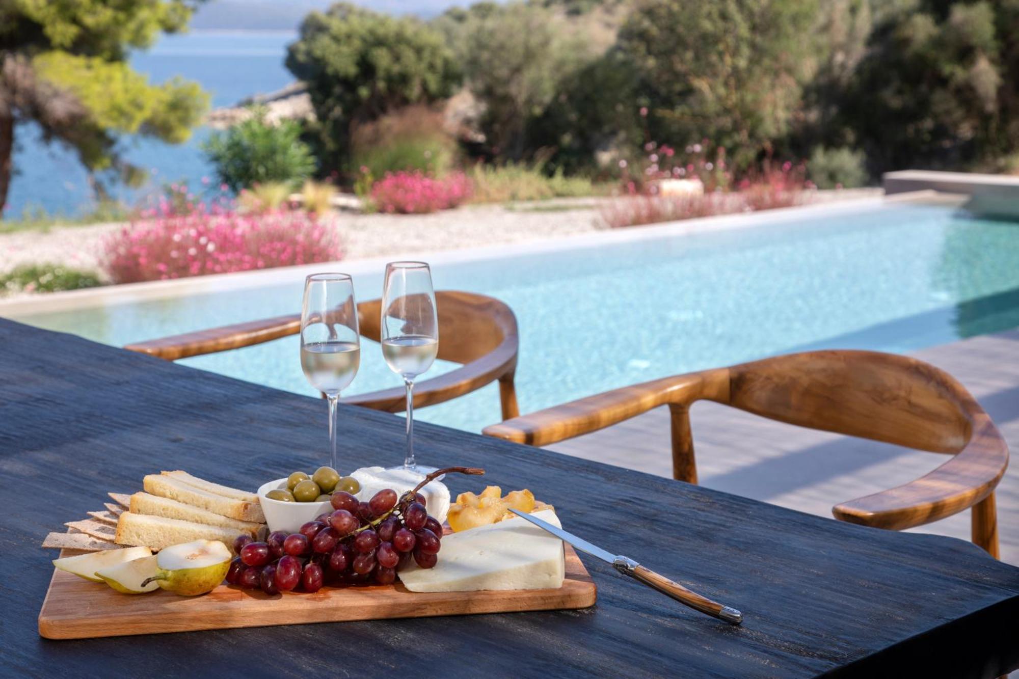 Theros Estate Villa *