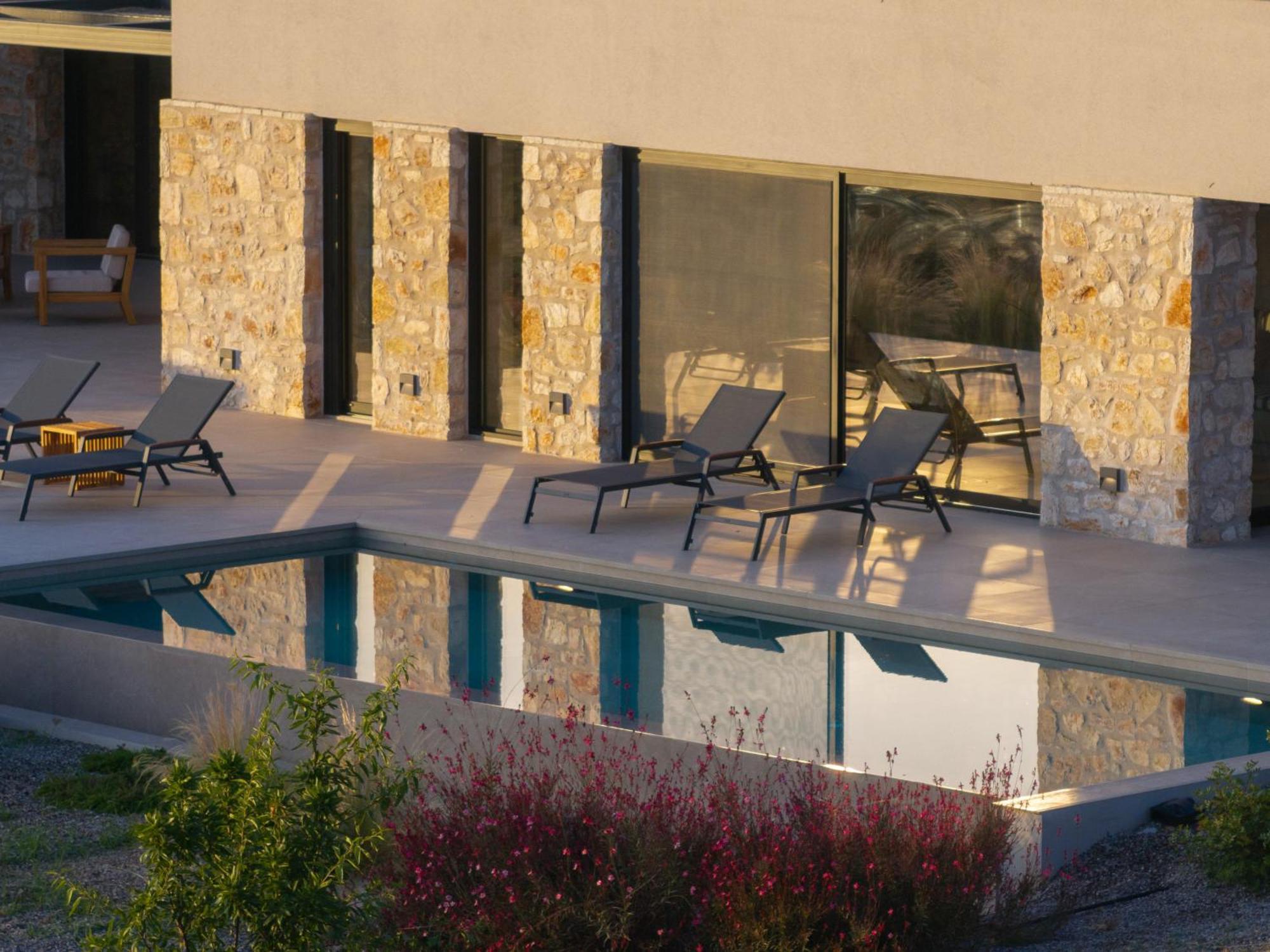 Theros Estate Villa *